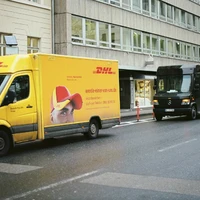 Urban street life – package delivery. Leica R7 (1994), Summilux R 1.4 50mm (1983). Hi Res analog scan by www.totallyinfocus.com – Kodak Ektar 100