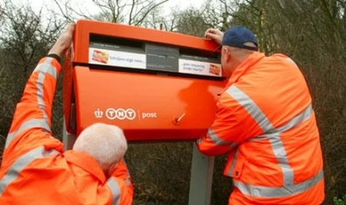 Vakbonden pal voor behoud van loon bij TNT Post - Solidariteit het raam uit!