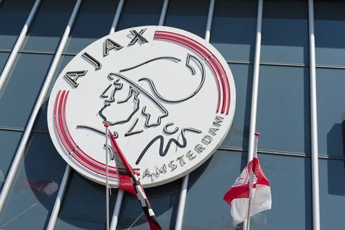 Ajax: de knikkers of het spel? - Over moeilijk verenigbare culturen