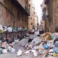 Het nieuwe graaien - De moraal van de vuilnisbelt; bureaucratie ten top.