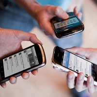 Ik ben (fysiek) aanwezig maar mentaal afwezig...... - Over de smartphone als virtueel gezelschap!
