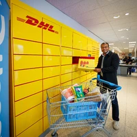 Hoogvliet Supermarkten introduceert DHL Pakketautomaten in filialen