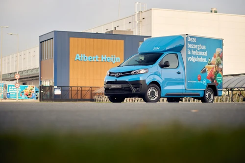 11_Toyota-start-proef-samen-met-Albert-Heijn-met-compacte-batterij-elektrische-Toyota-Proace-bezorgwagens