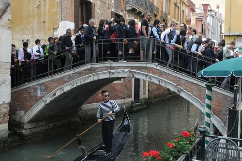 Venice,,Italy,-,May,18,,2012:,Tourists,In,The,Crowded